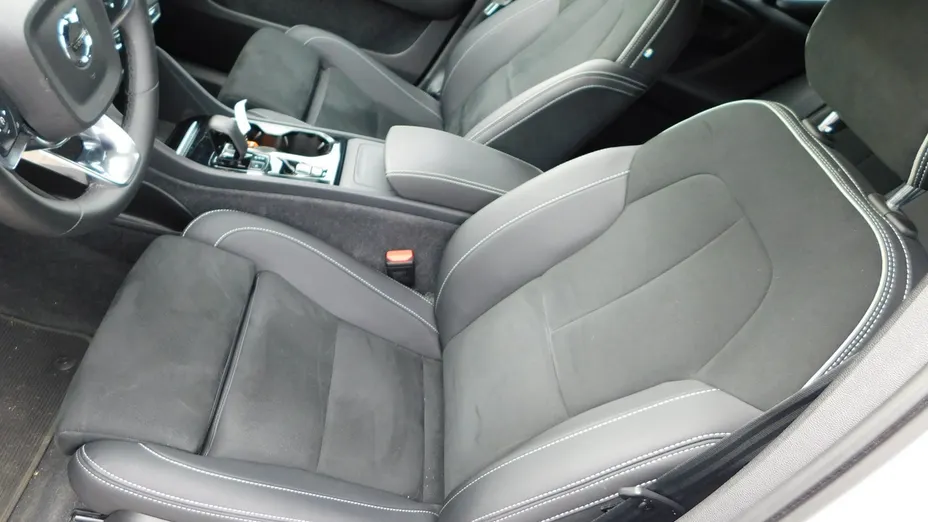 VOLVO XC40 -