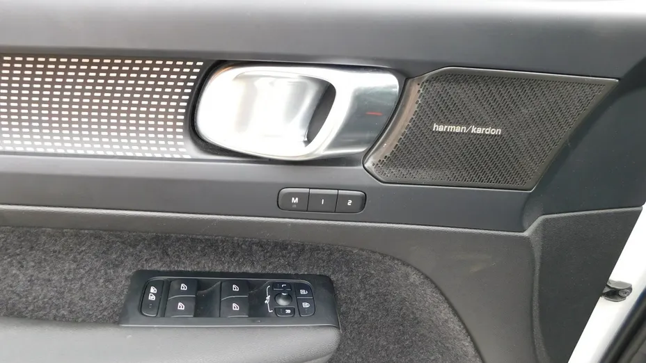VOLVO XC40 -