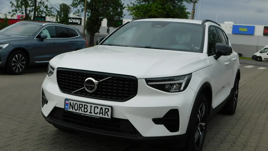 VOLVO XC40 -