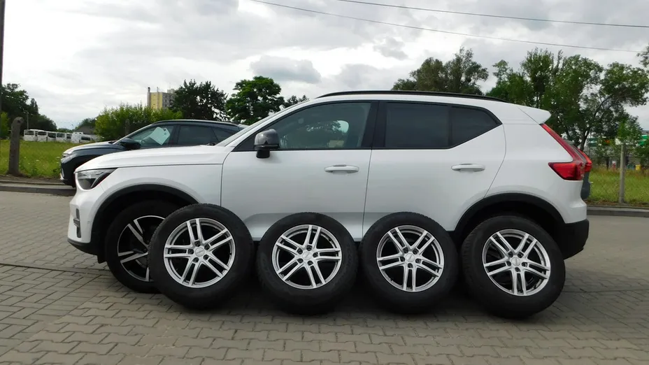 VOLVO XC40 -