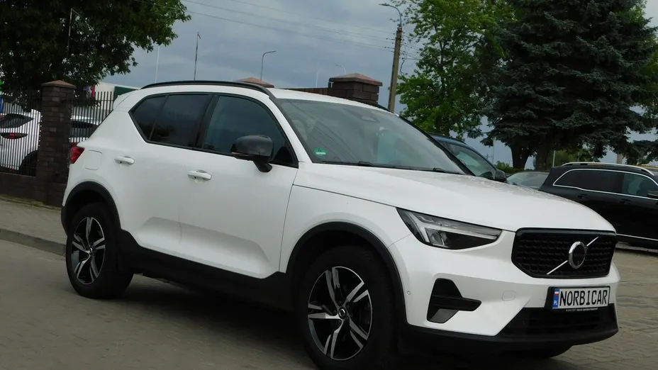 VOLVO XC40 -