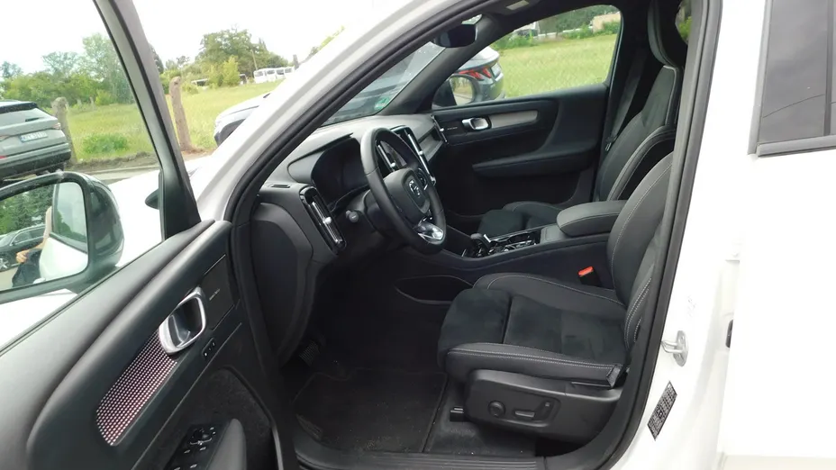 VOLVO XC40 -