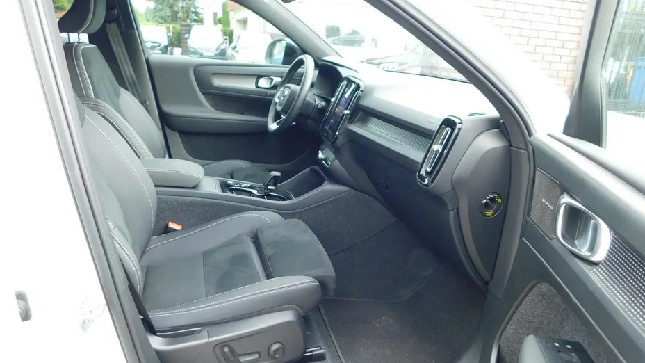 VOLVO XC40 -