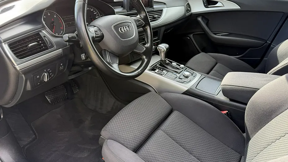 AUDI A6 -