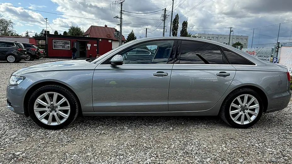 AUDI A6 -
