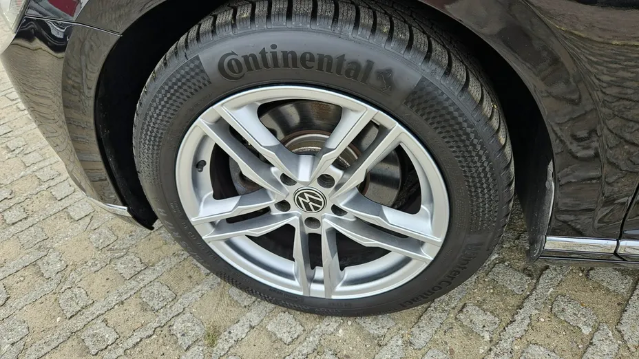 VOLKSWAGEN Passat -