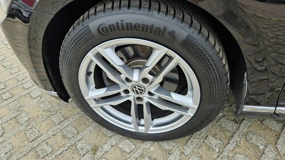 VOLKSWAGEN Passat -