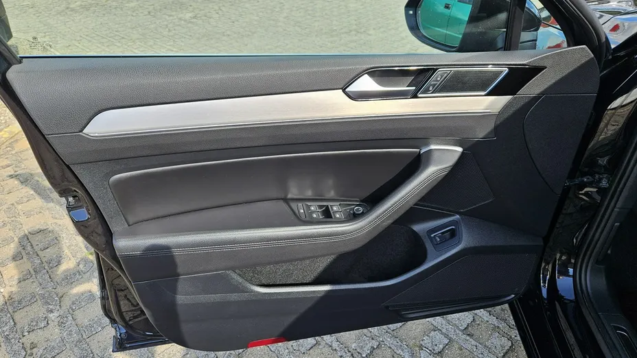 VOLKSWAGEN Passat -