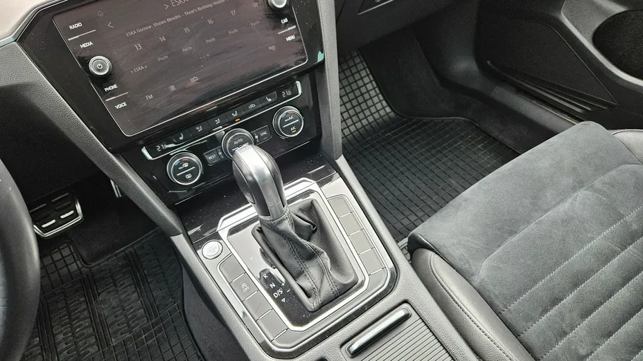 VOLKSWAGEN Passat -