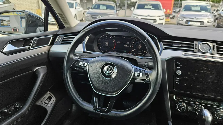 VOLKSWAGEN Passat -