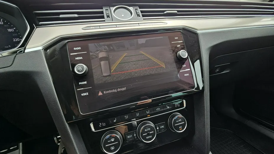 VOLKSWAGEN Passat -