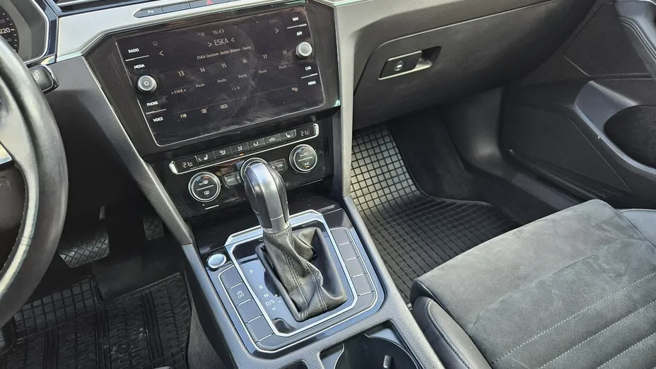 VOLKSWAGEN Passat -