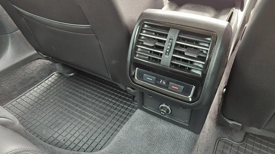 VOLKSWAGEN Passat -