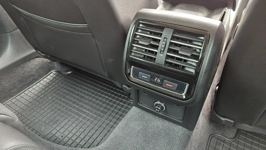 VOLKSWAGEN Passat -
