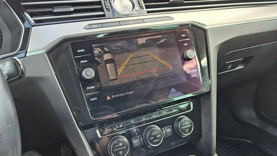 VOLKSWAGEN Passat -