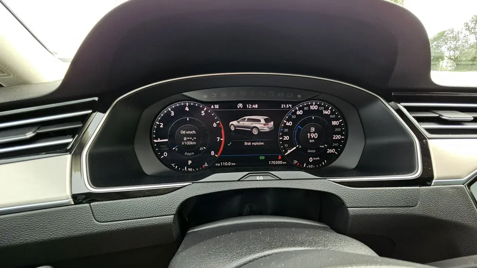 VOLKSWAGEN Passat -