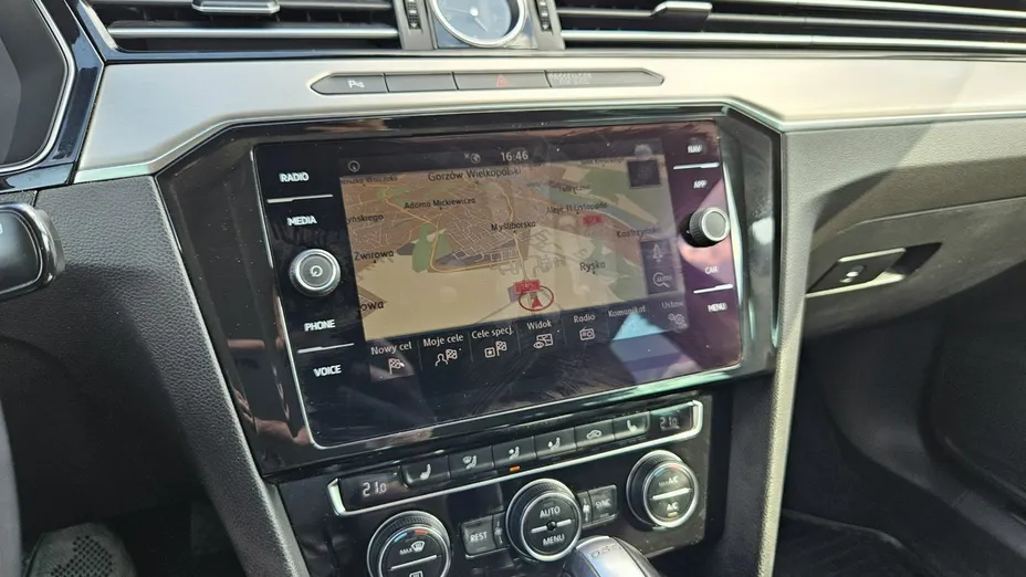 VOLKSWAGEN Passat -