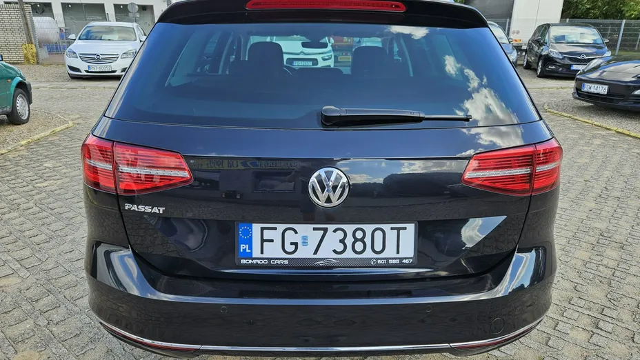 VOLKSWAGEN Passat -