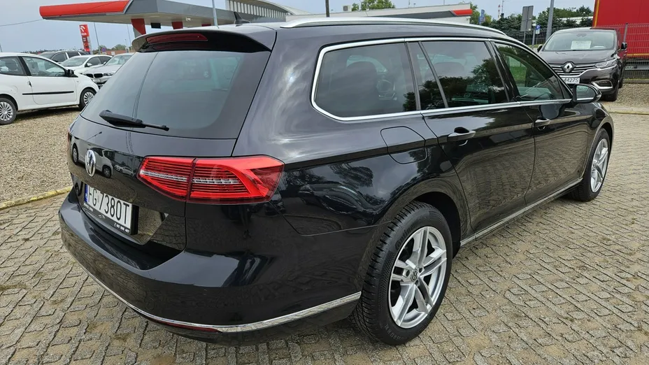 VOLKSWAGEN Passat -