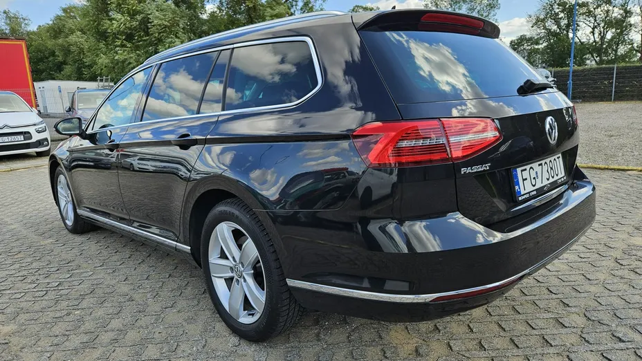 VOLKSWAGEN Passat -