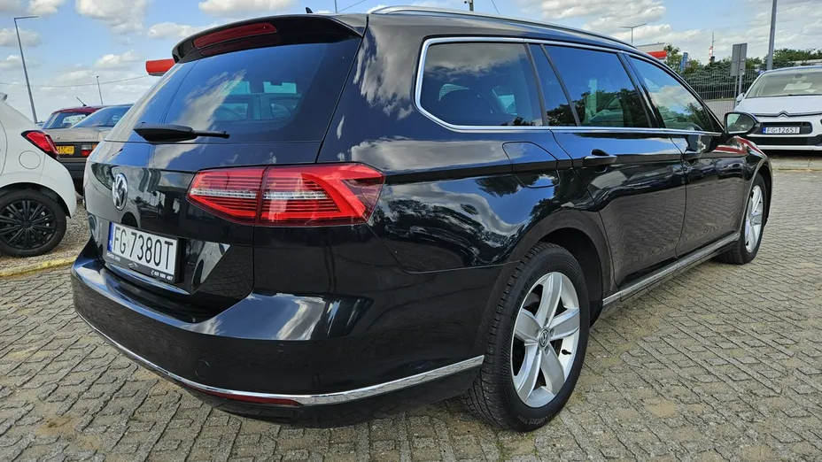 VOLKSWAGEN Passat -