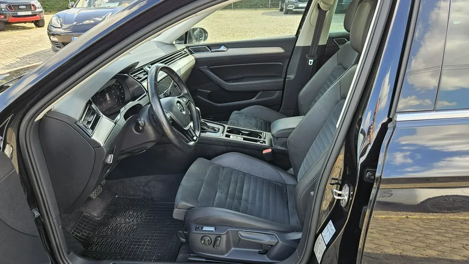 VOLKSWAGEN Passat -