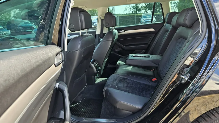 VOLKSWAGEN Passat -