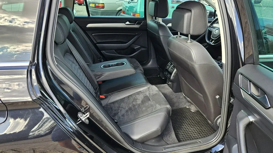 VOLKSWAGEN Passat -