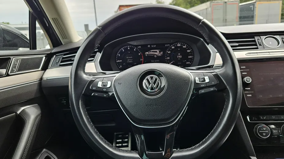VOLKSWAGEN Passat -