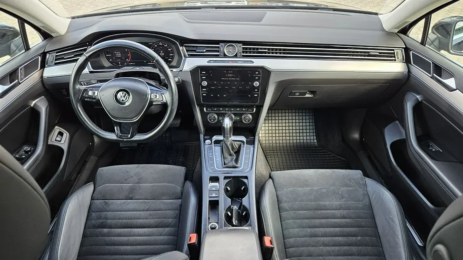 VOLKSWAGEN Passat -