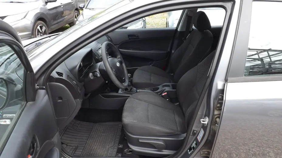 HYUNDAI i30 -