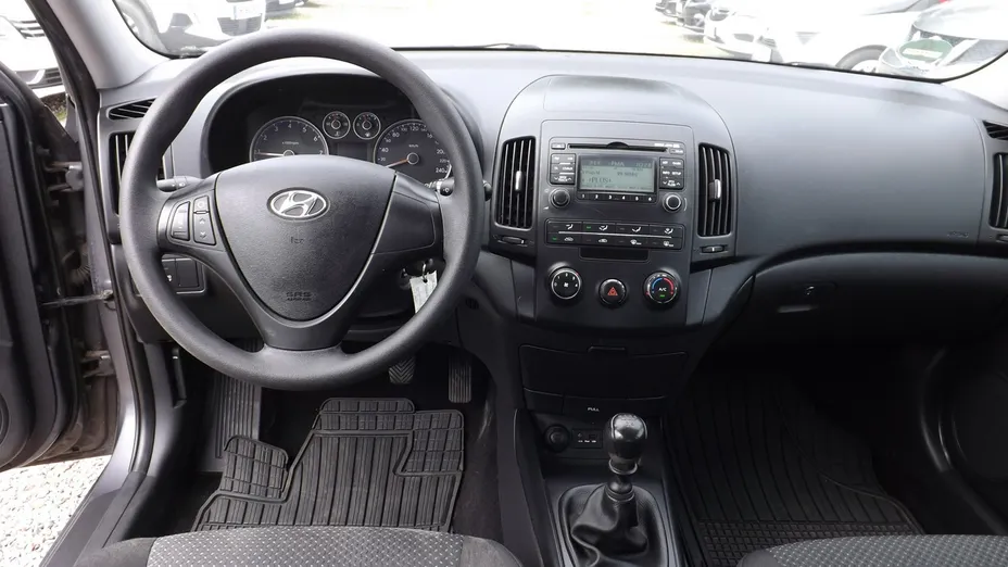 HYUNDAI i30 -