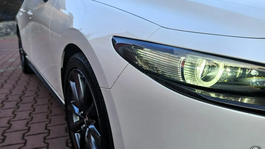 MAZDA 3 -