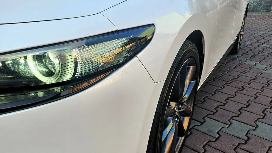 MAZDA 3 -
