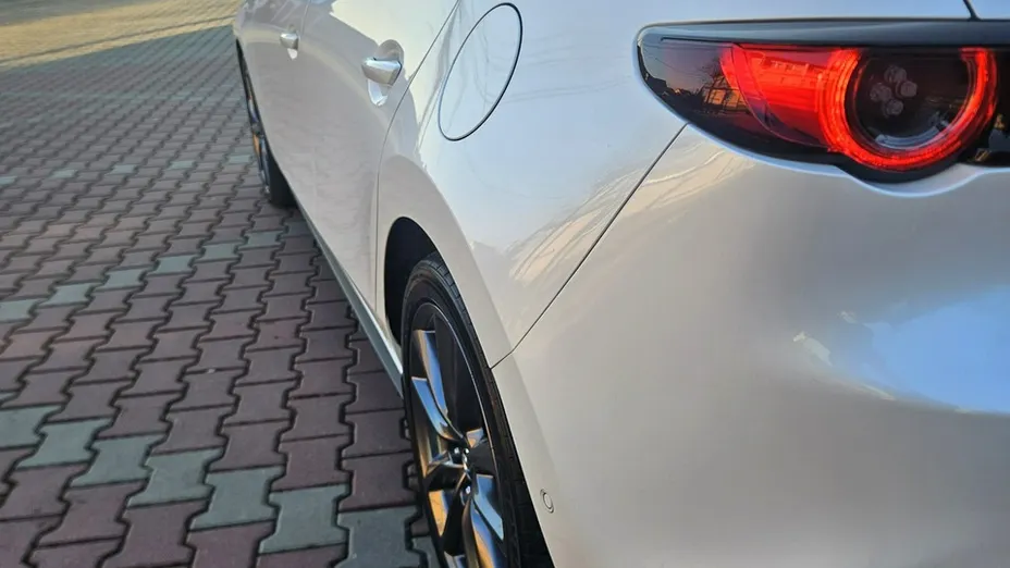 MAZDA 3 -