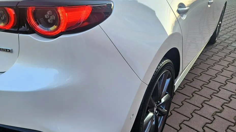 MAZDA 3 -