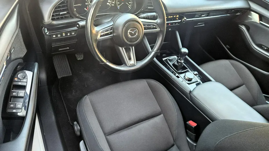MAZDA 3 -