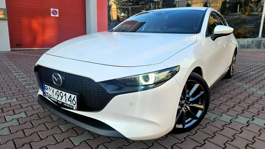 MAZDA 3 -