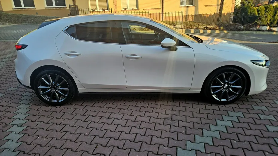 MAZDA 3 -