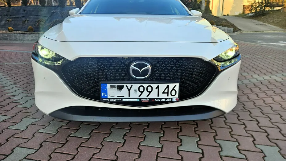 MAZDA 3 -