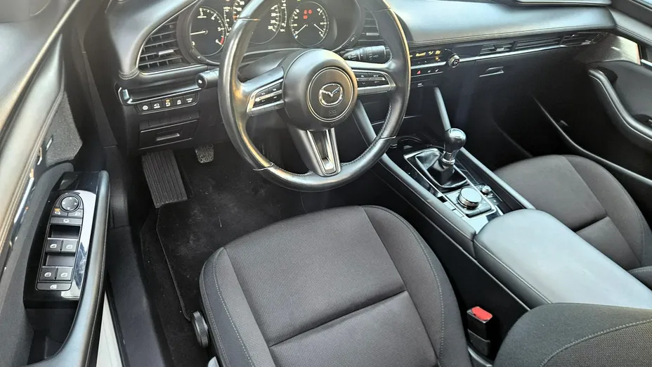 MAZDA 3 -