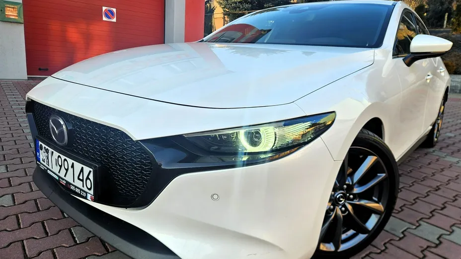 MAZDA 3 -