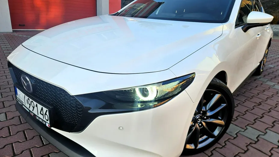 MAZDA 3 -
