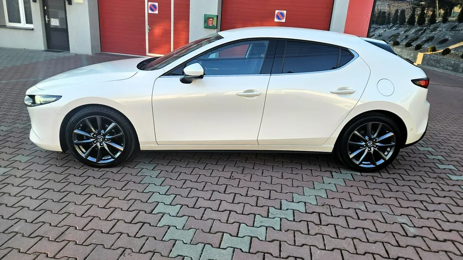 MAZDA 3 -