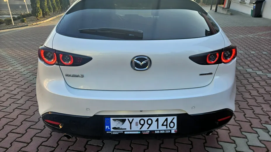 MAZDA 3 -