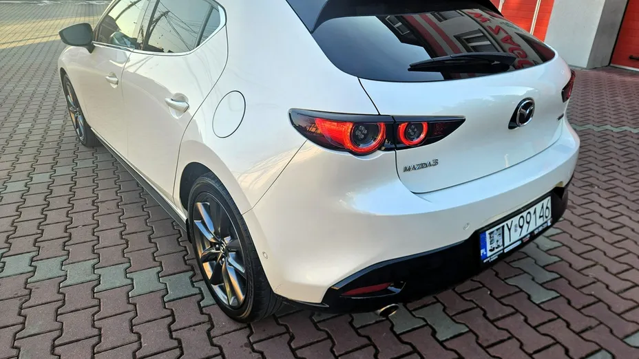MAZDA 3 -