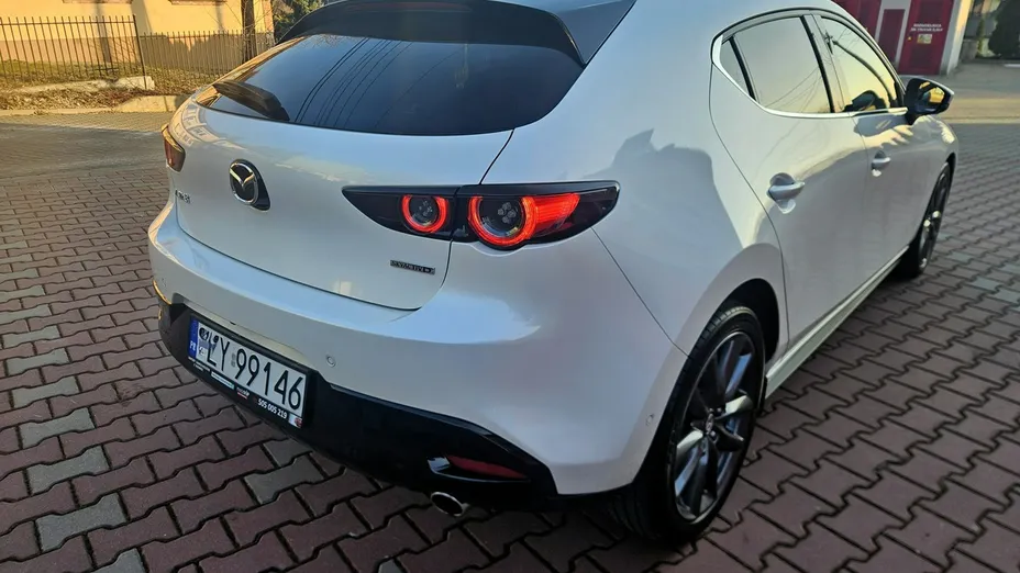 MAZDA 3 -