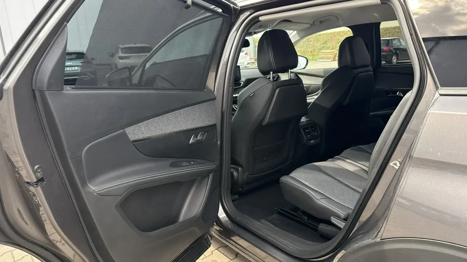 PEUGEOT 5008 -
