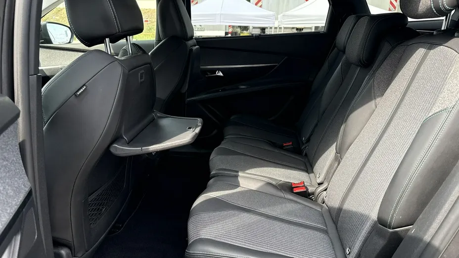 PEUGEOT 5008 -