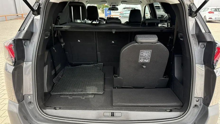 PEUGEOT 5008 -